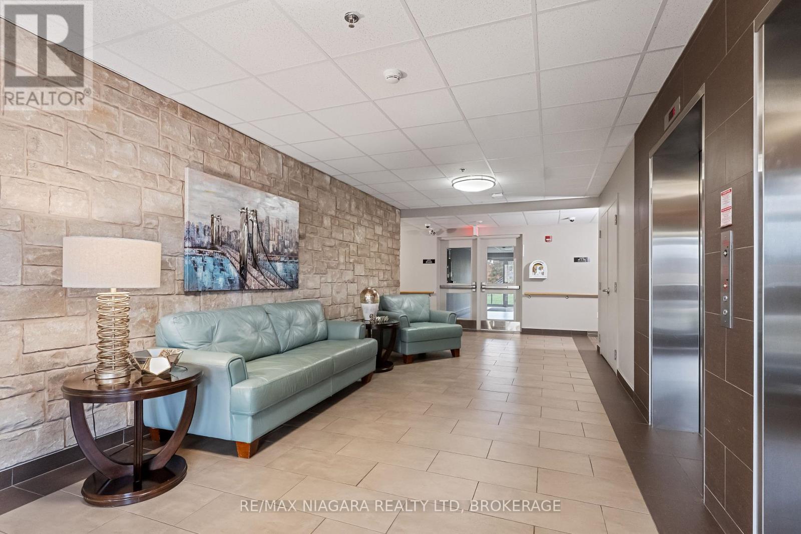 202 - 141 Vansickle Road, St. Catharines, Ontario  L2S 0E5 - Photo 3 - X12581850