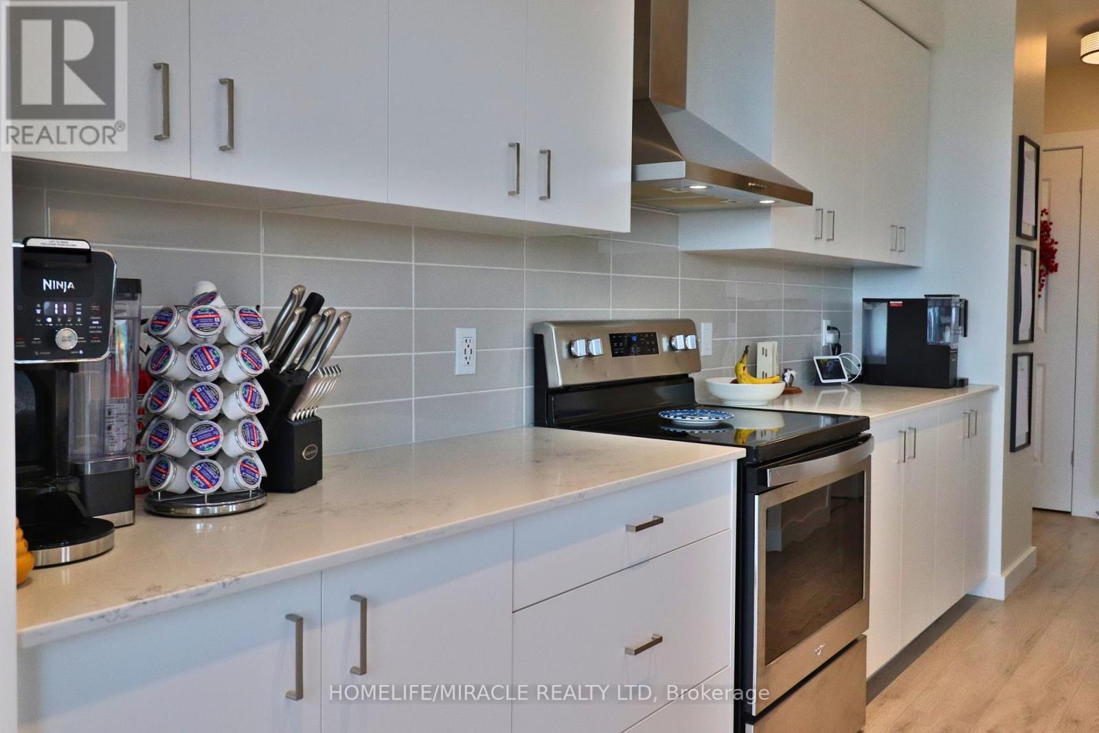 1502 - 15 Glebe Street, Cambridge, Ontario  N1S 2L8 - Photo 2 - X12548728