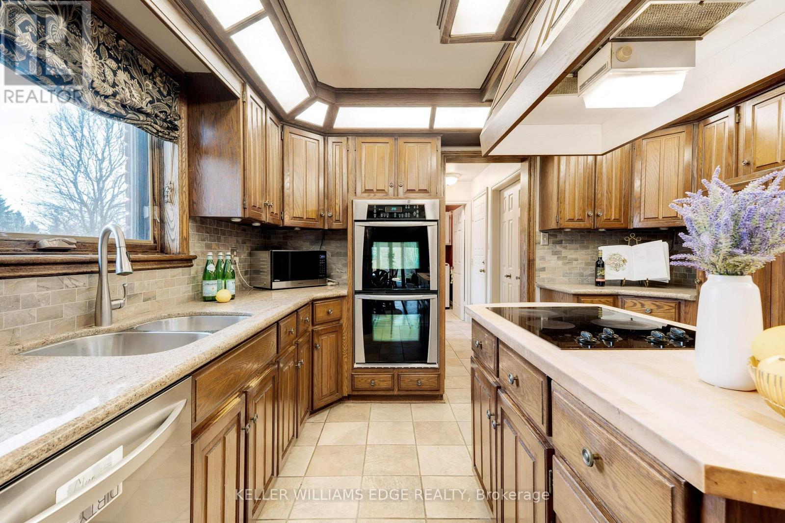 55 Kirby Avenue, Hamilton, Ontario  L9H 6H6 - Photo 16 - X12581562