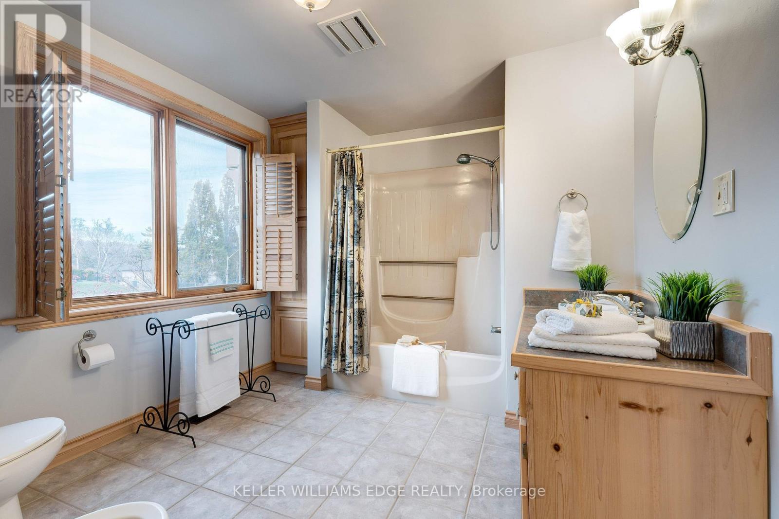 55 Kirby Avenue, Hamilton, Ontario  L9H 6H6 - Photo 25 - X12581562