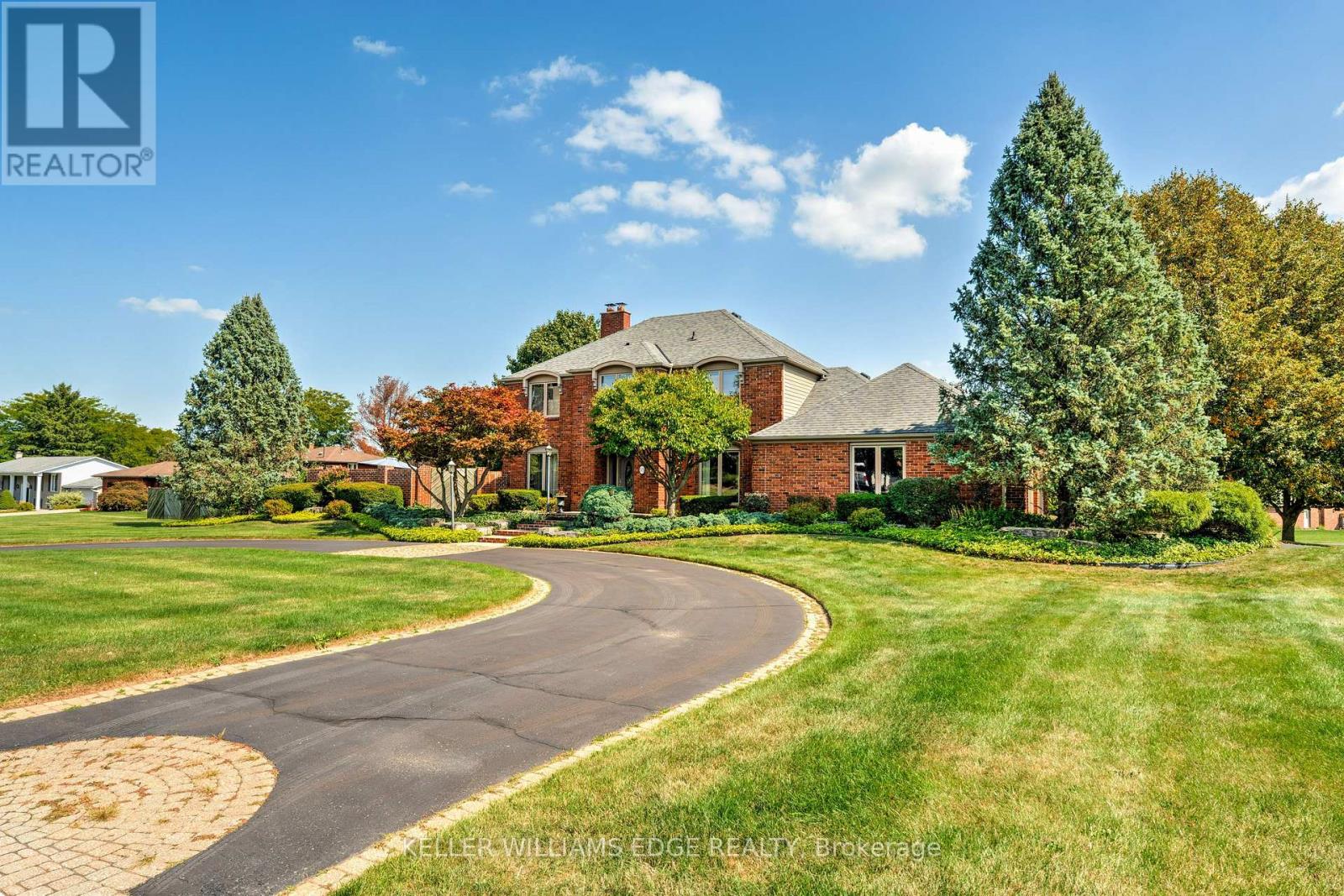 55 Kirby Avenue, Hamilton, Ontario  L9H 6H6 - Photo 4 - X12581562