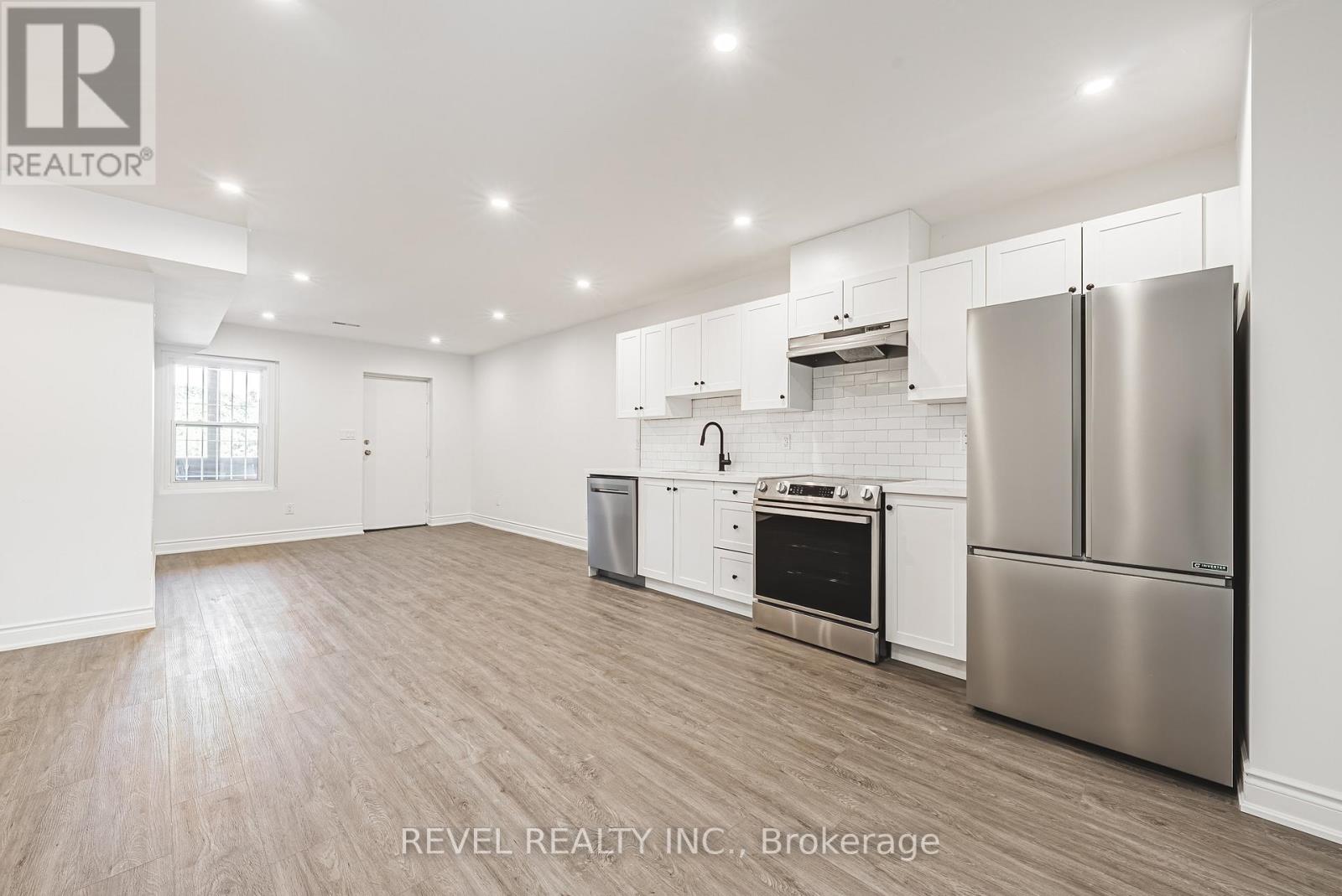 1127 Main Street E, Hamilton, Ontario  L8M 1P2 - Photo 3 - X12581612