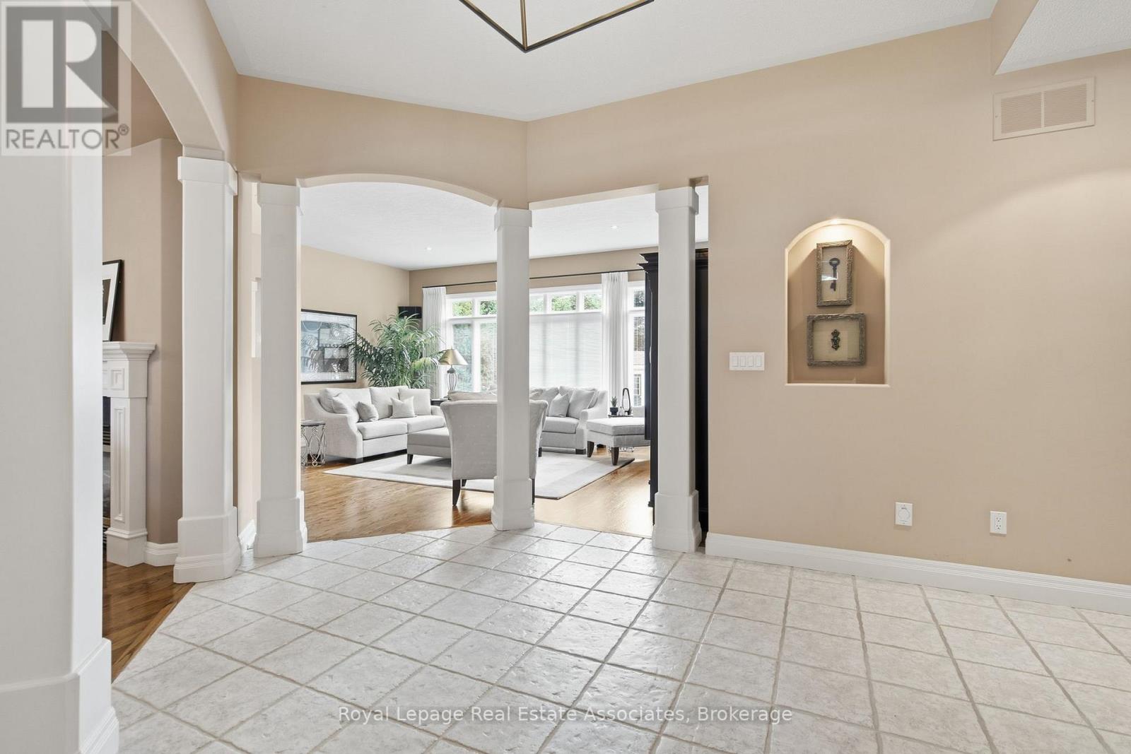 7 Appaloosa Trail, Hamilton, Ontario  L0R 1H3 - Photo 7 - X12581744