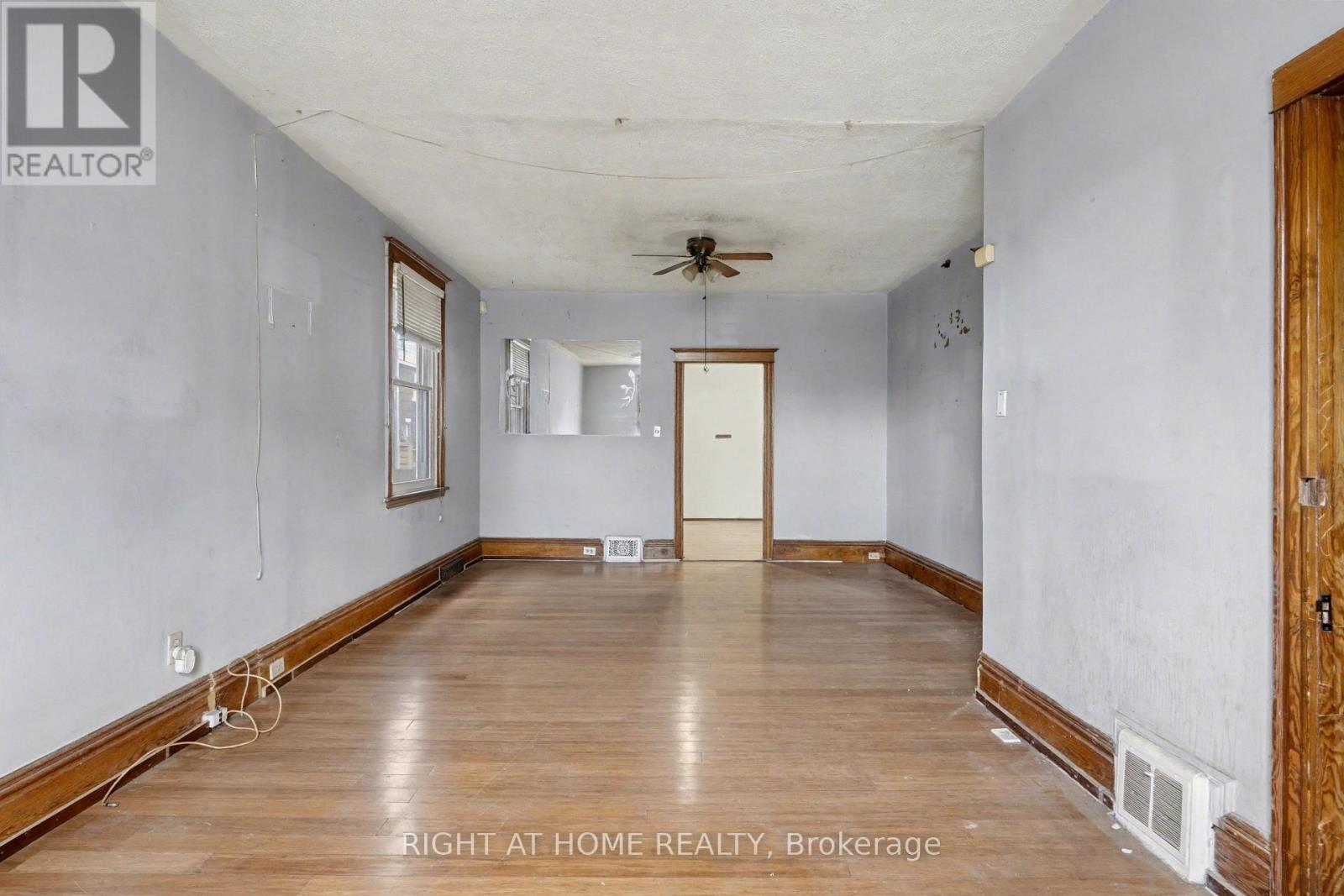 522 Cannon Street E, Hamilton, Ontario  L8L 2E8 - Photo 2 - X12581818