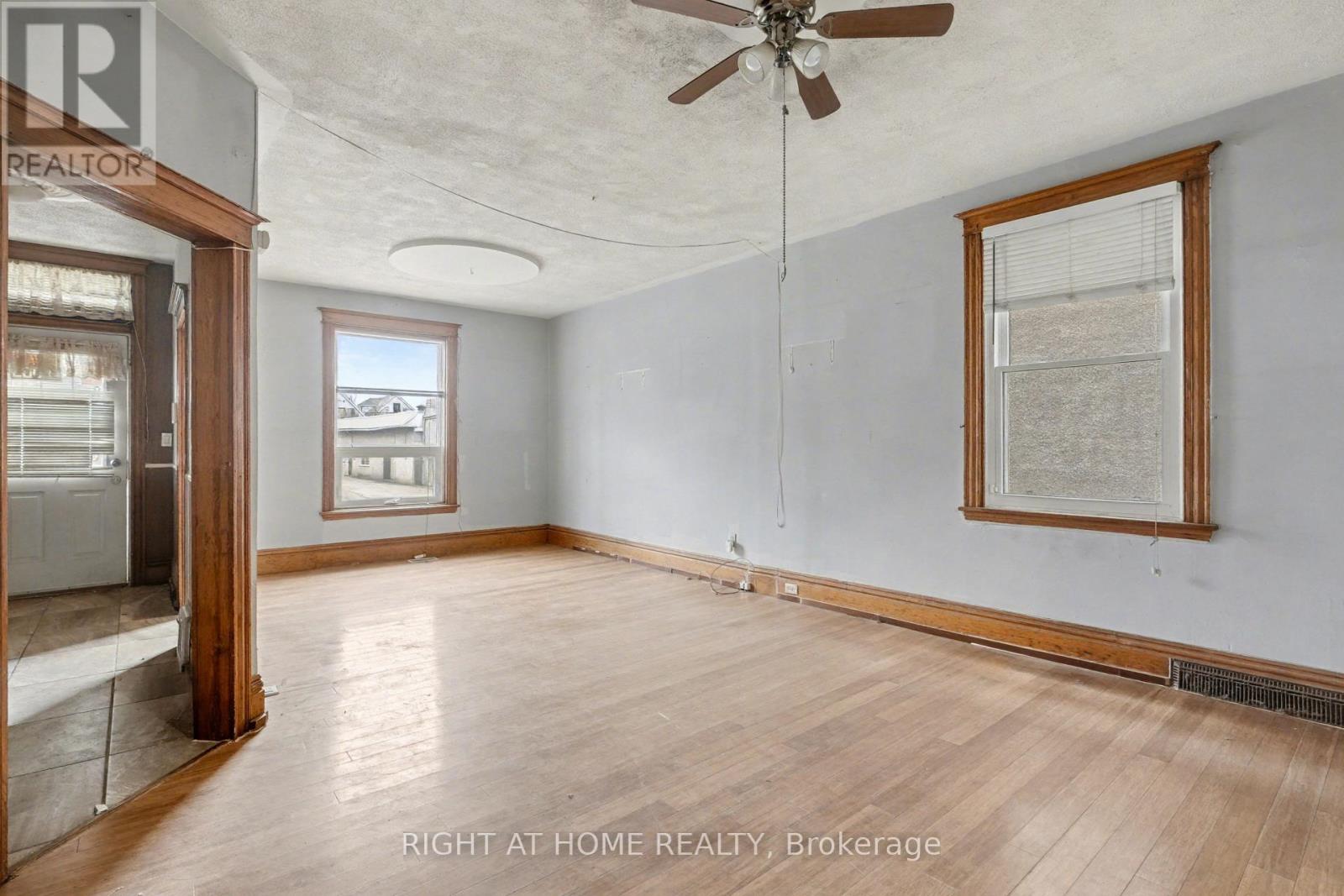 522 Cannon Street E, Hamilton, Ontario  L8L 2E8 - Photo 4 - X12581818