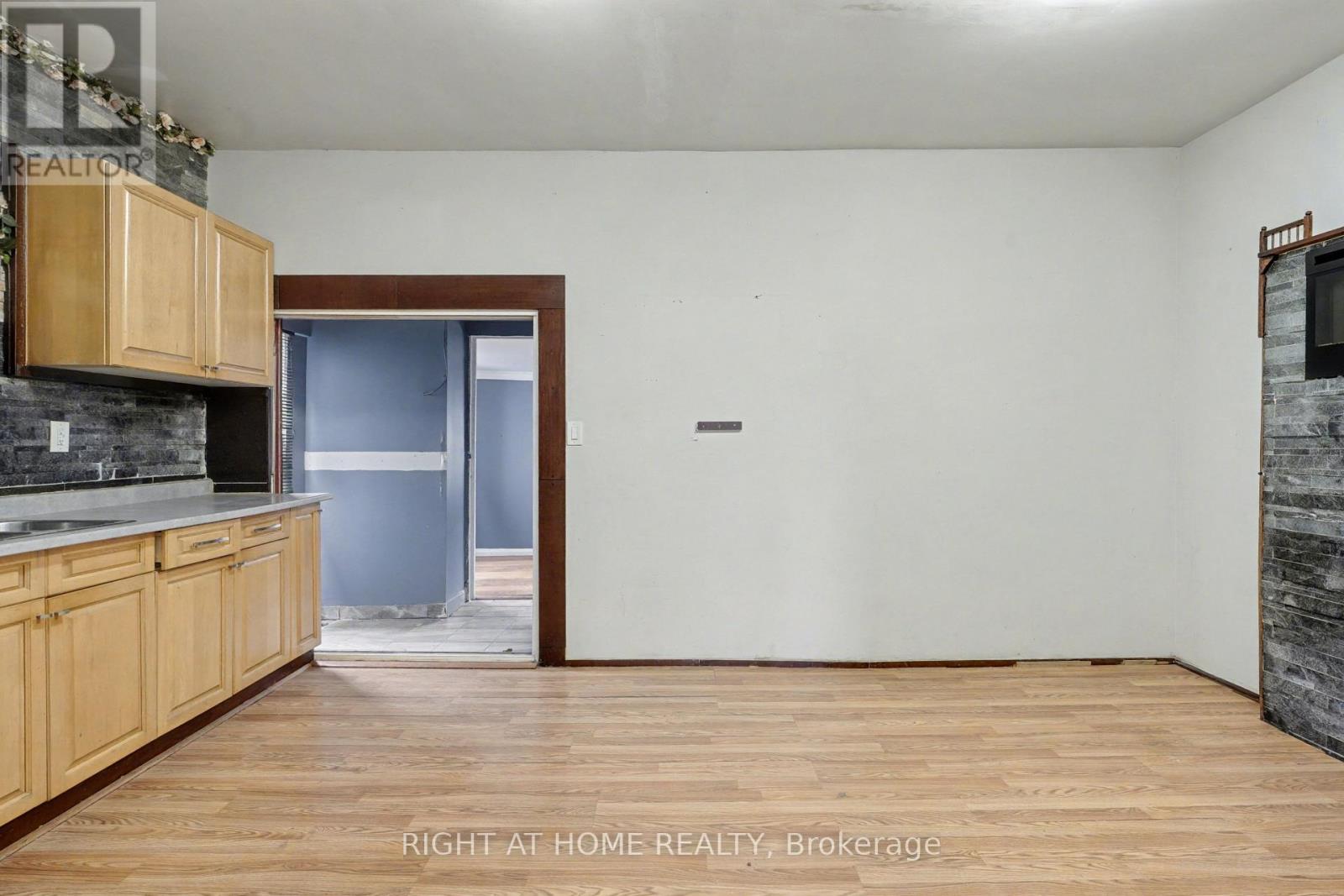 522 Cannon Street E, Hamilton, Ontario  L8L 2E8 - Photo 5 - X12581818