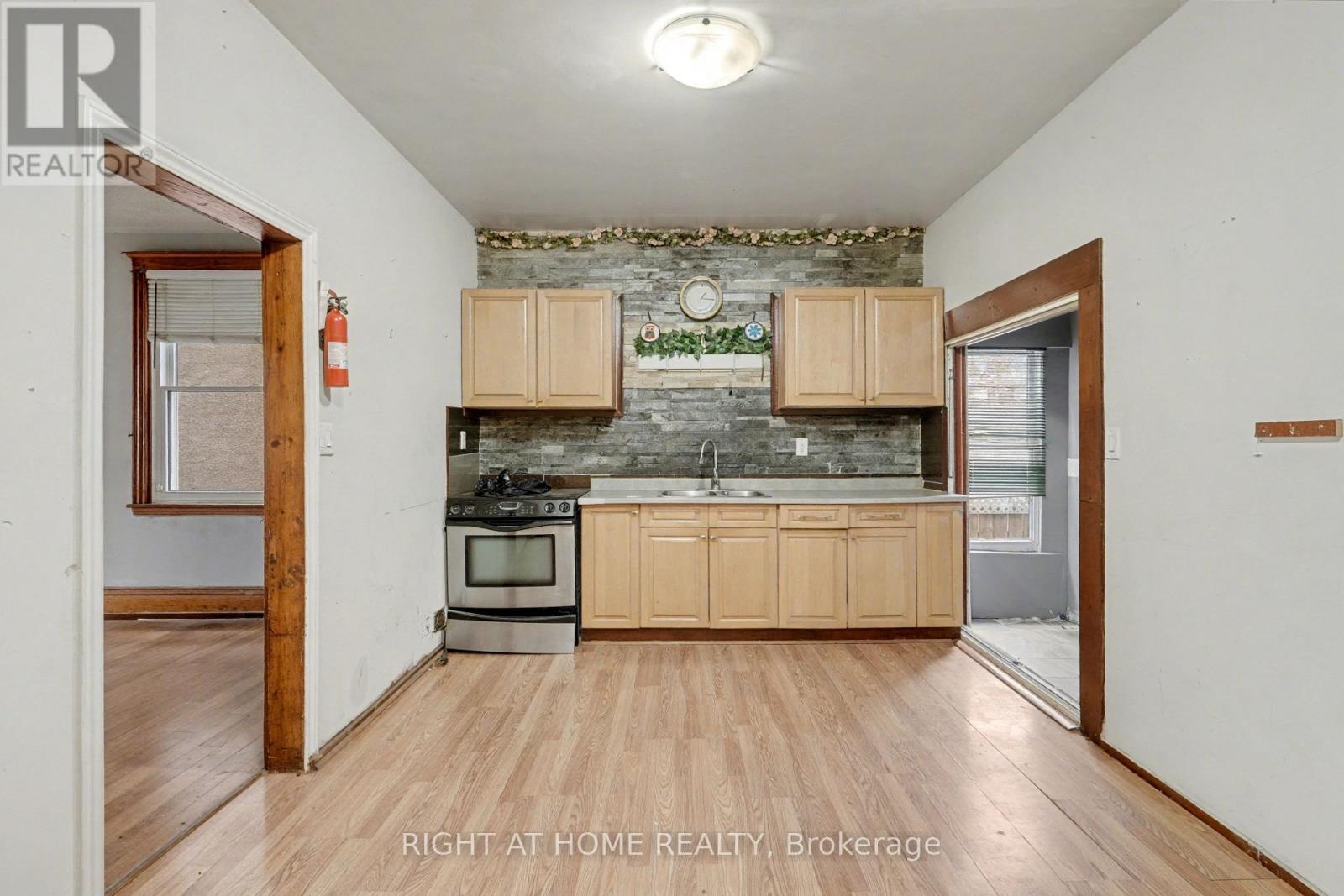 522 Cannon Street E, Hamilton, Ontario  L8L 2E8 - Photo 7 - X12581818