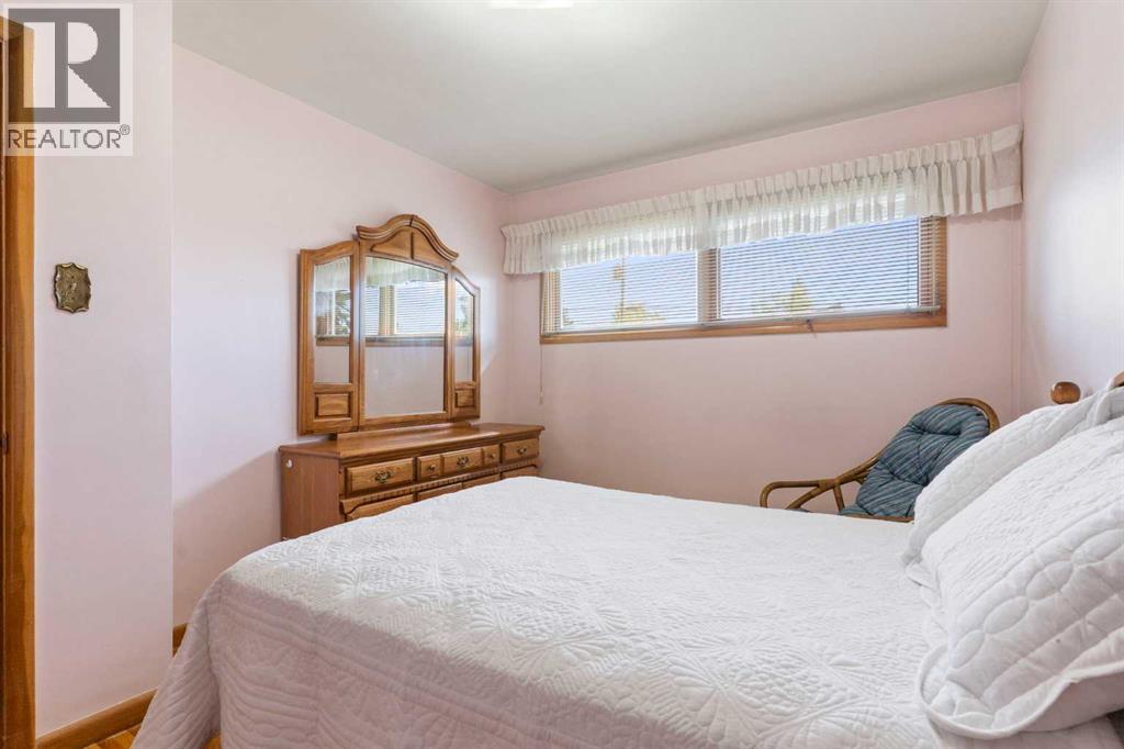 16 Chatham Drive Nw, Calgary, Alberta  T2L 0Z5 - Photo 16 - A2250264