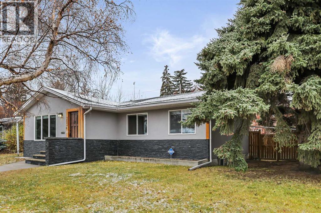 303 40 Street Sw, Calgary, Alberta  T3C 1V9 - Photo 2 - A2268837