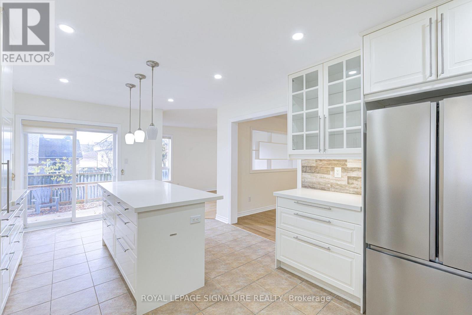 47 Lake Crescent, Barrie, Ontario  L4N 6A7 - Photo 11 - S12408634