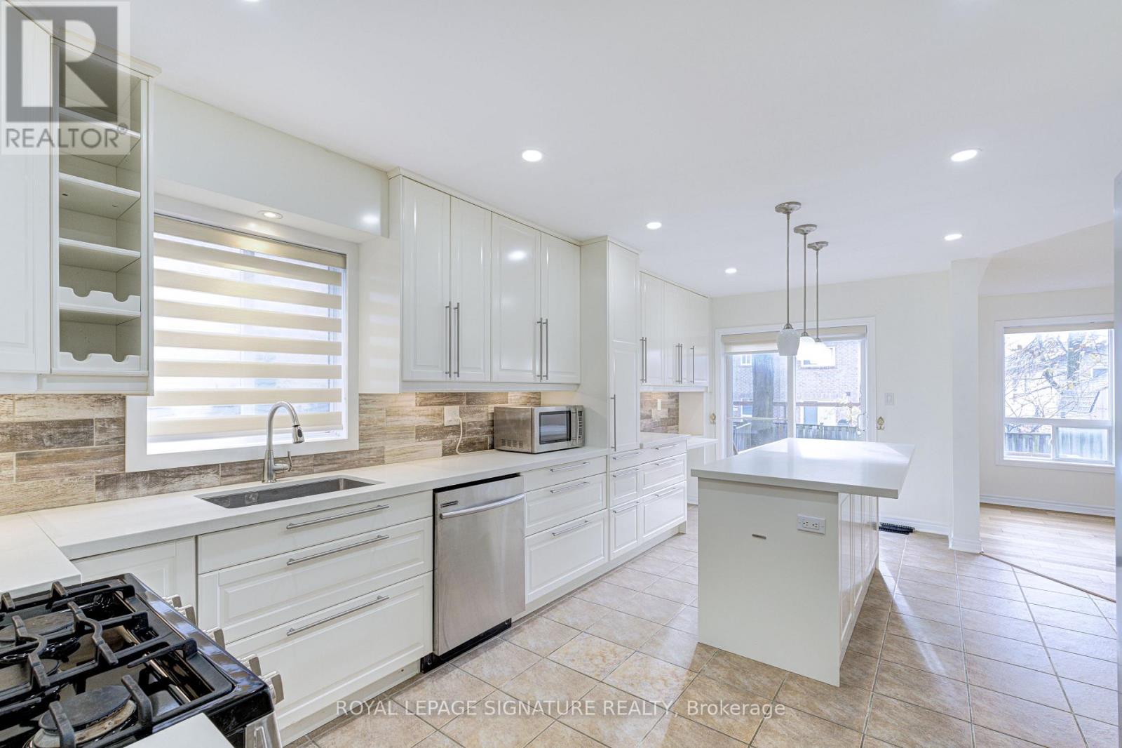 47 Lake Crescent, Barrie, Ontario  L4N 6A7 - Photo 10 - S12408634