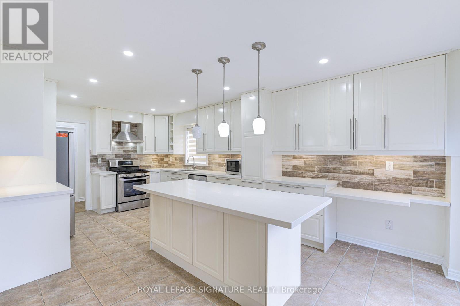 47 Lake Crescent, Barrie, Ontario  L4N 6A7 - Photo 12 - S12408634