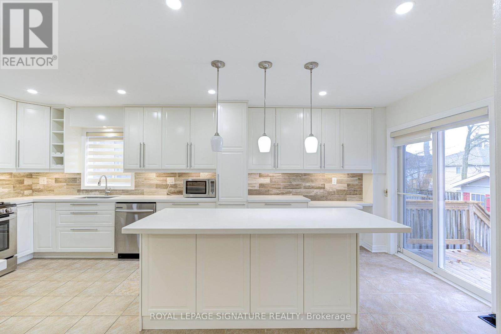 47 Lake Crescent, Barrie, Ontario  L4N 6A7 - Photo 14 - S12408634