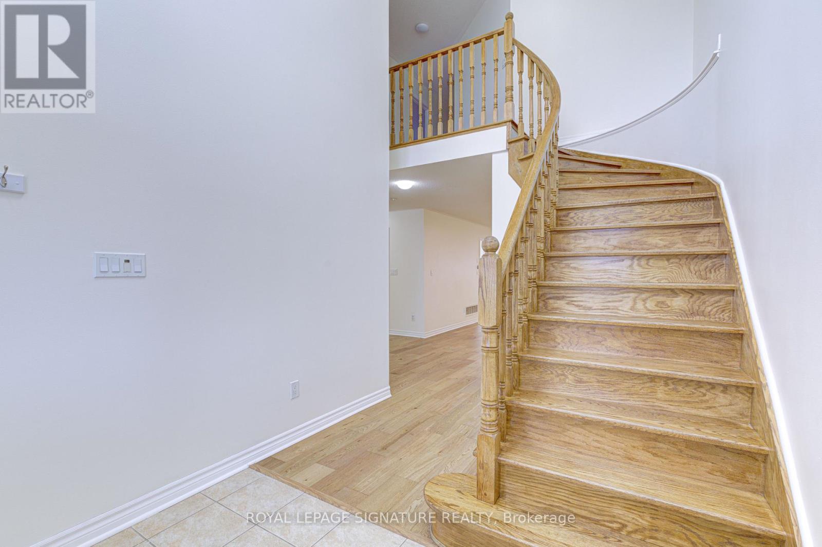 47 Lake Crescent, Barrie, Ontario  L4N 6A7 - Photo 4 - S12408634