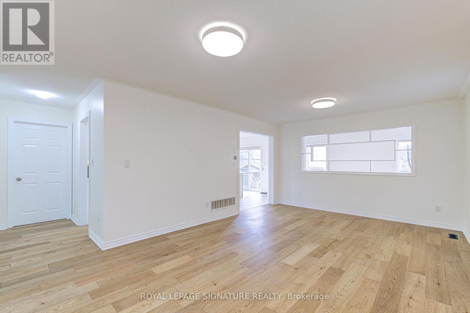 47 Lake Crescent, Barrie, Ontario  L4N 6A7 - Photo 8 - S12408634