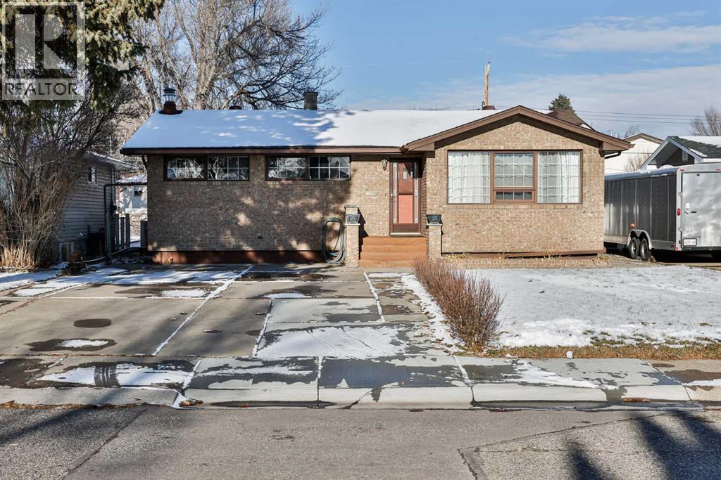 1321 17 Avenue S, Lethbridge, Alberta  T1K 1A3 - Photo 1 - A2272317