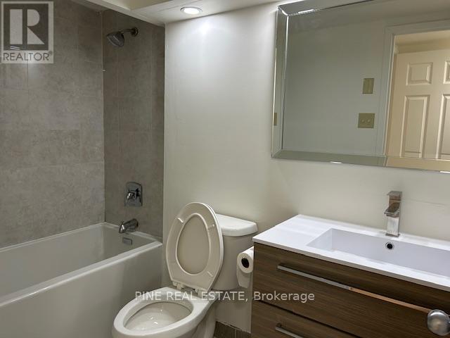 3207 - 77 Harbour Square, Toronto, Ontario  M5J 2S2 - Photo 12 - C12581832