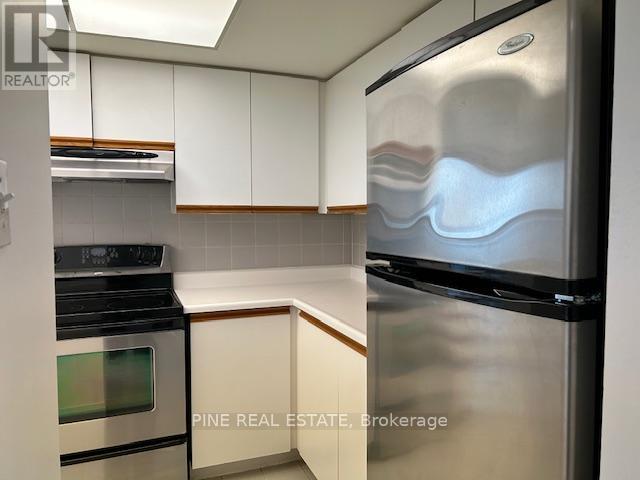 3207 - 77 Harbour Square, Toronto, Ontario  M5J 2S2 - Photo 14 - C12581832