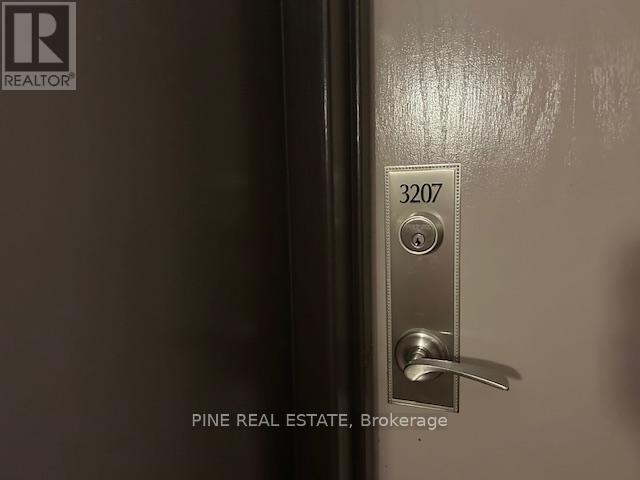 3207 - 77 Harbour Square, Toronto, Ontario  M5J 2S2 - Photo 3 - C12581832
