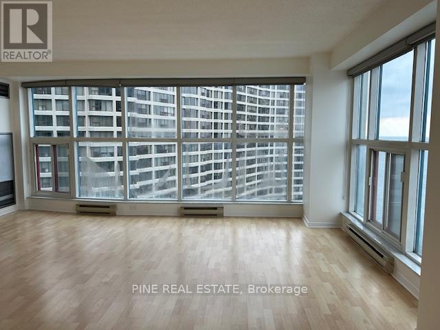 3207 - 77 Harbour Square, Toronto, Ontario  M5J 2S2 - Photo 7 - C12581832