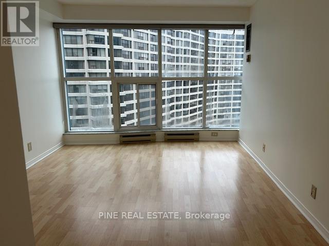 3207 - 77 Harbour Square, Toronto, Ontario  M5J 2S2 - Photo 9 - C12581832