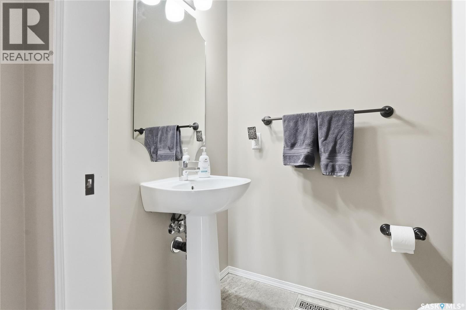 138 Lehrer Close, Saskatoon, Saskatchewan  S7R 0L3 - Photo 21 - SK024807