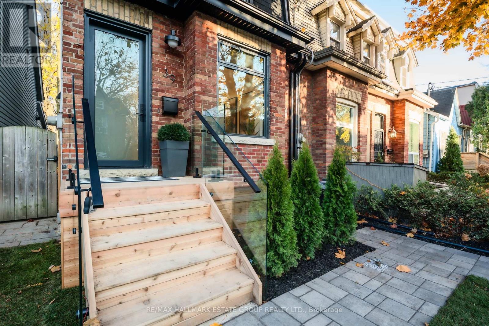 39 Lewis Street, Toronto, Ontario  M4M 2H2 - Photo 2 - E12581910