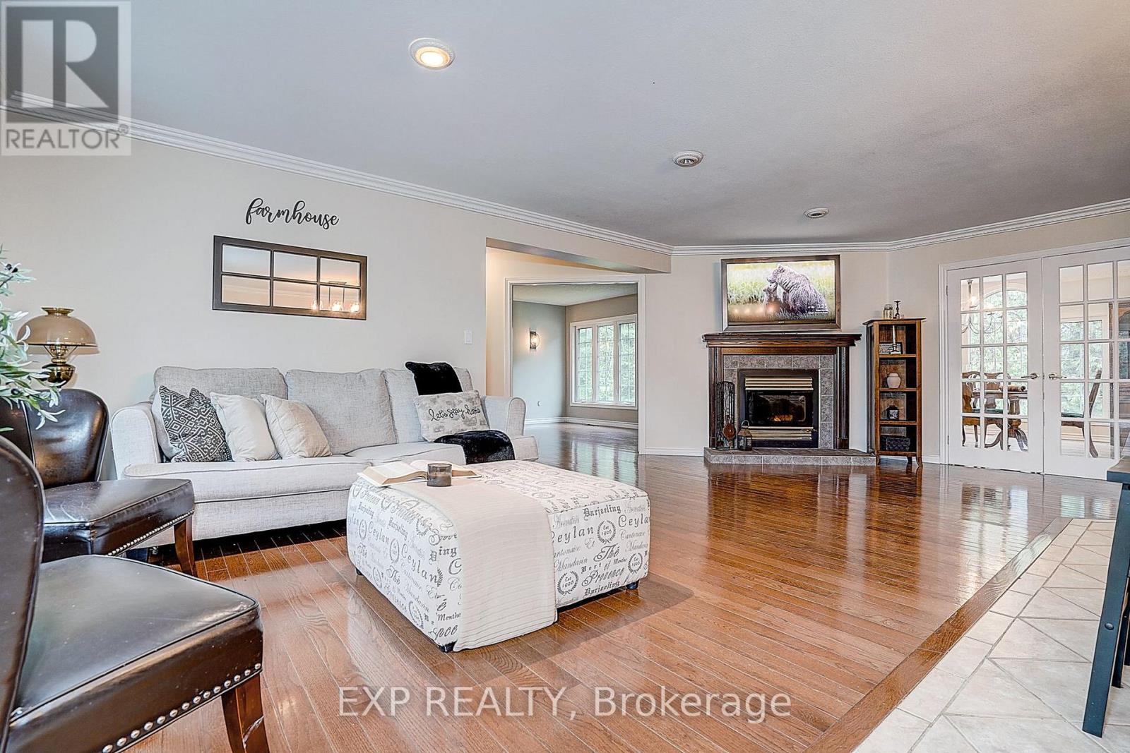 8327 Old Homestead Road, Georgina, Ontario  L0E 1N0 - Photo 12 - N12581858