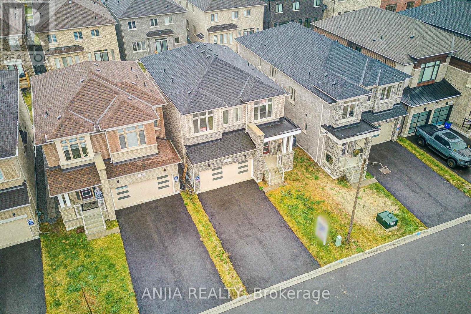 43 Sambro Lane, Whitchurch-Stouffville, Ontario  L4A 0S1 - Photo 8 - N12581860