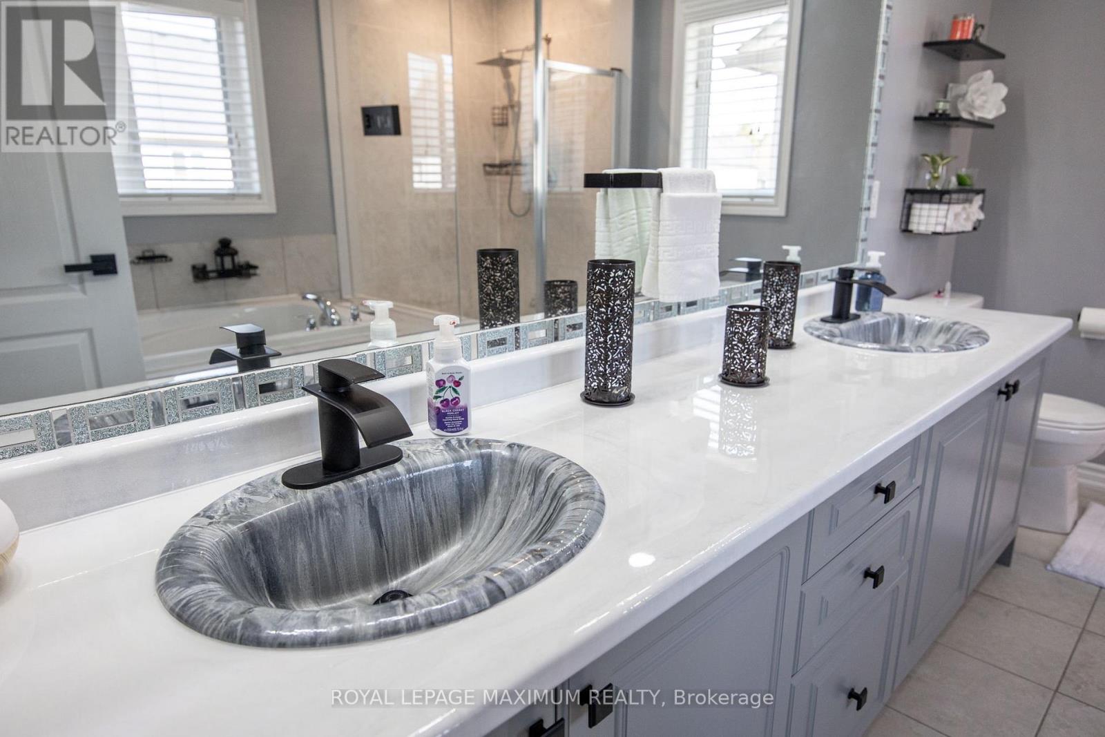 32 Battalion Drive, Essa (Angus), Ontario  L0M 1B4 - Photo 28 - N12581908