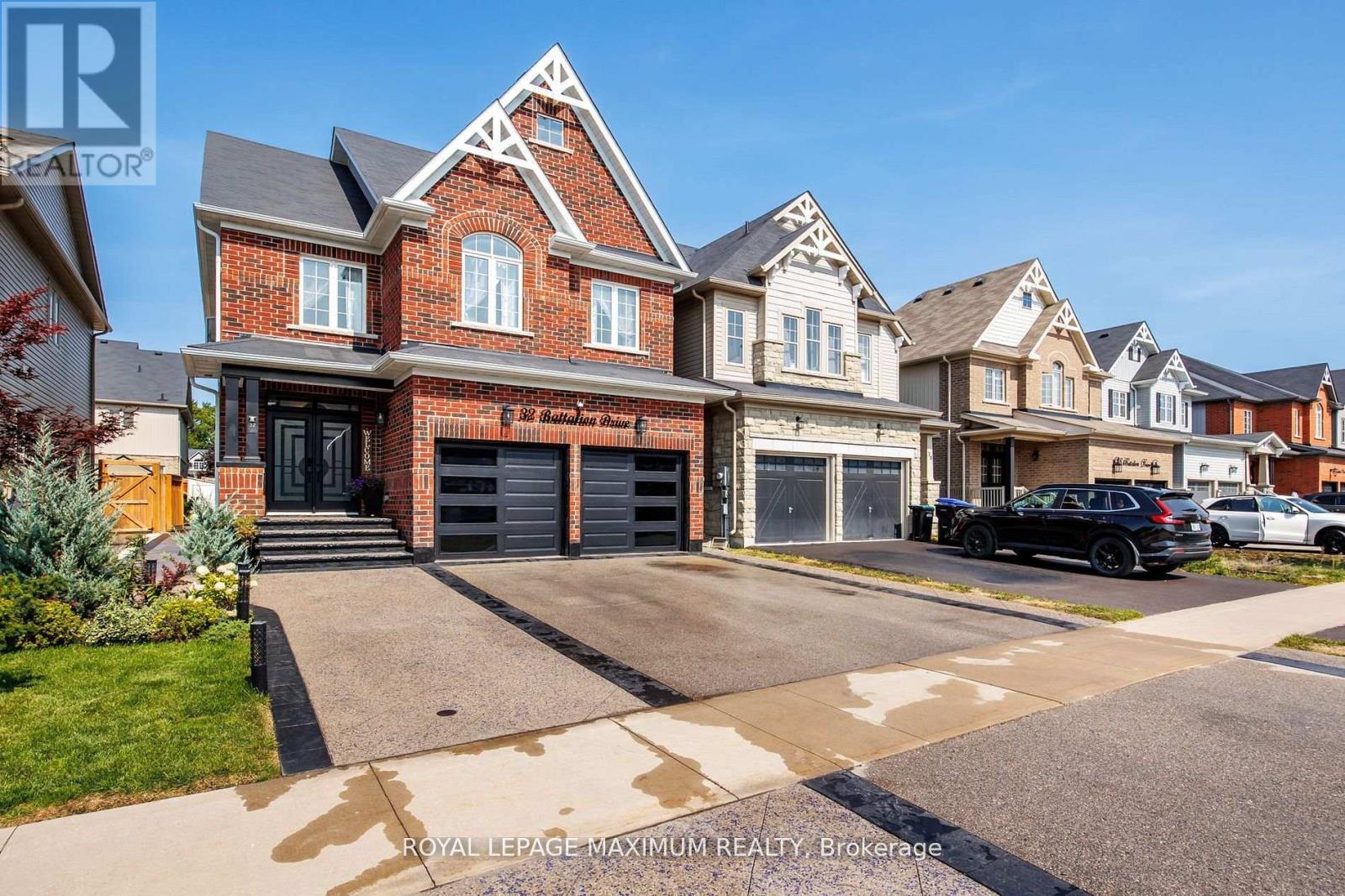 32 Battalion Drive, Essa (Angus), Ontario  L0M 1B4 - Photo 3 - N12581908