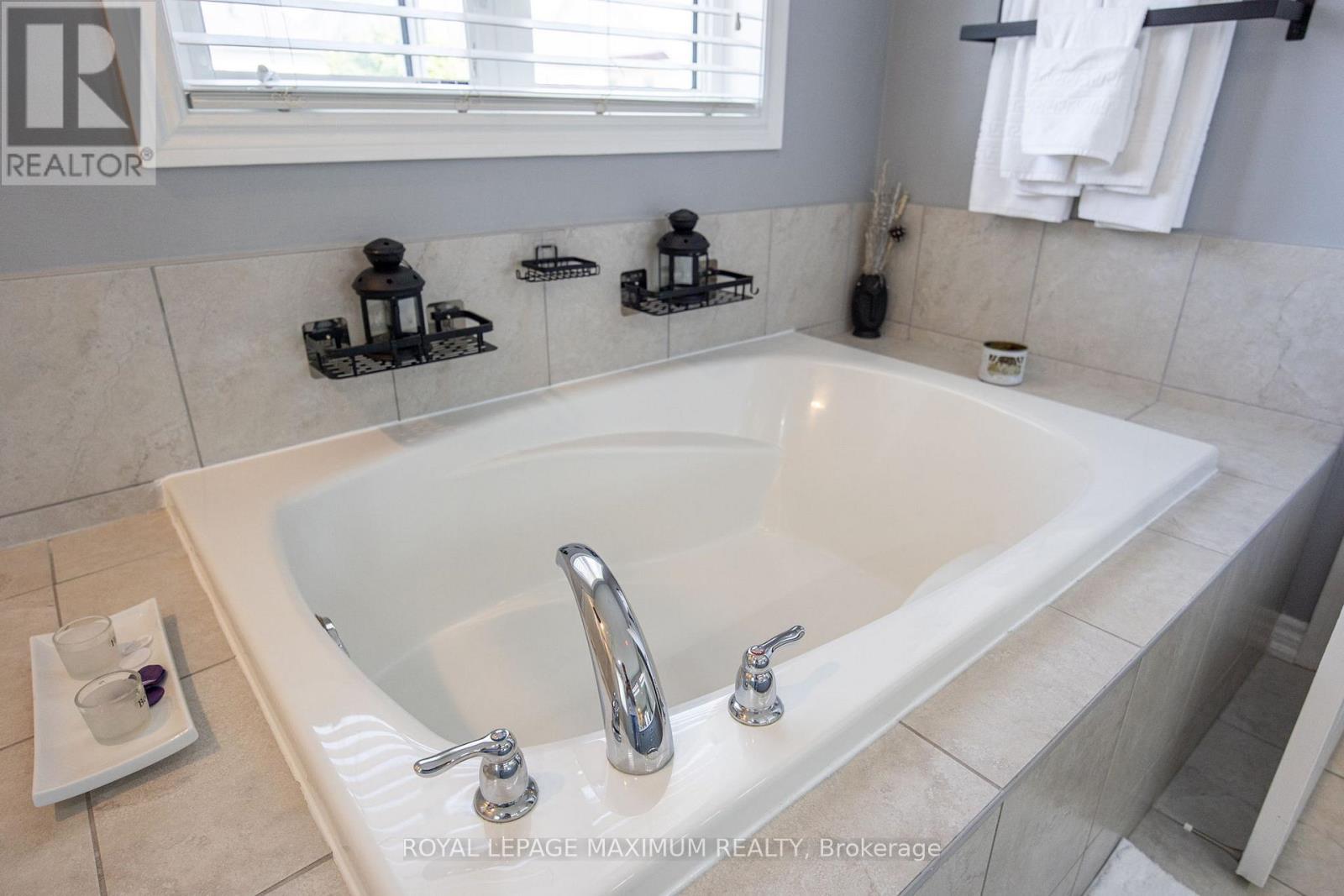 32 Battalion Drive, Essa (Angus), Ontario  L0M 1B4 - Photo 30 - N12581908