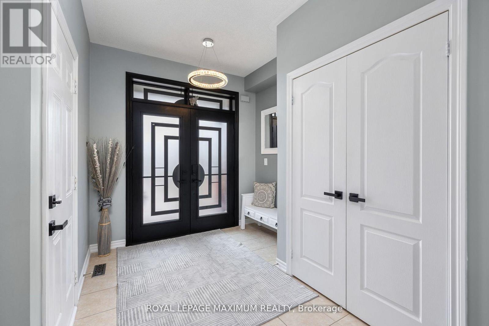 32 Battalion Drive, Essa (Angus), Ontario  L0M 1B4 - Photo 5 - N12581908