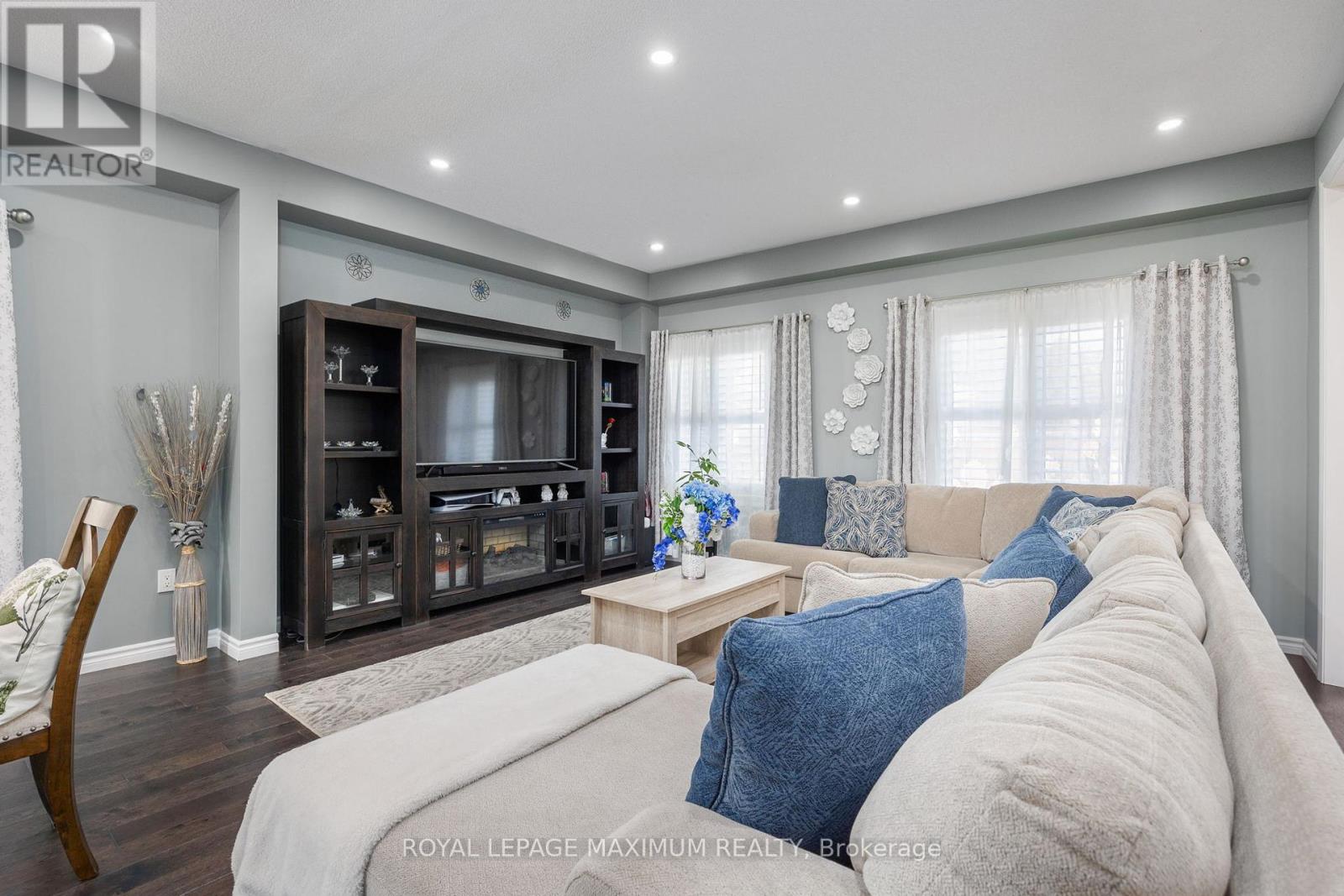 32 Battalion Drive, Essa (Angus), Ontario  L0M 1B4 - Photo 6 - N12581908