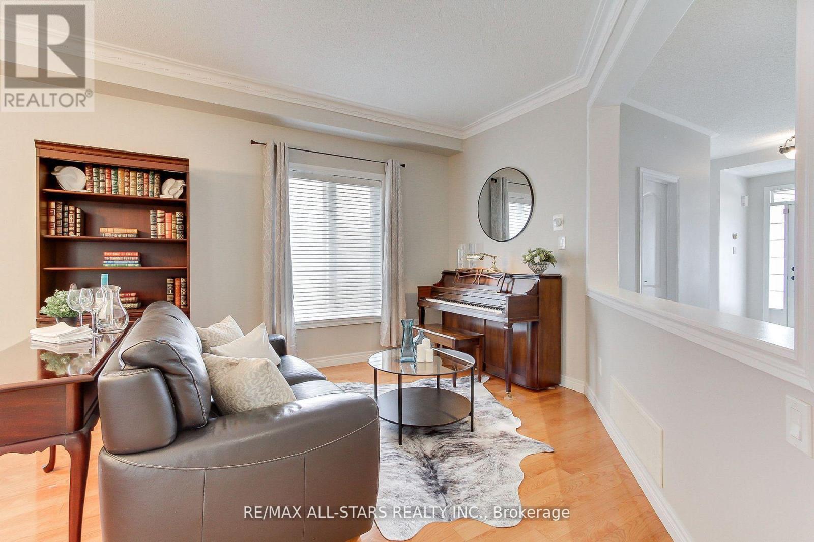 20 James Ratcliff Avenue, Whitchurch-Stouffville, Ontario  L4A 1P3 - Photo 4 - N12581914