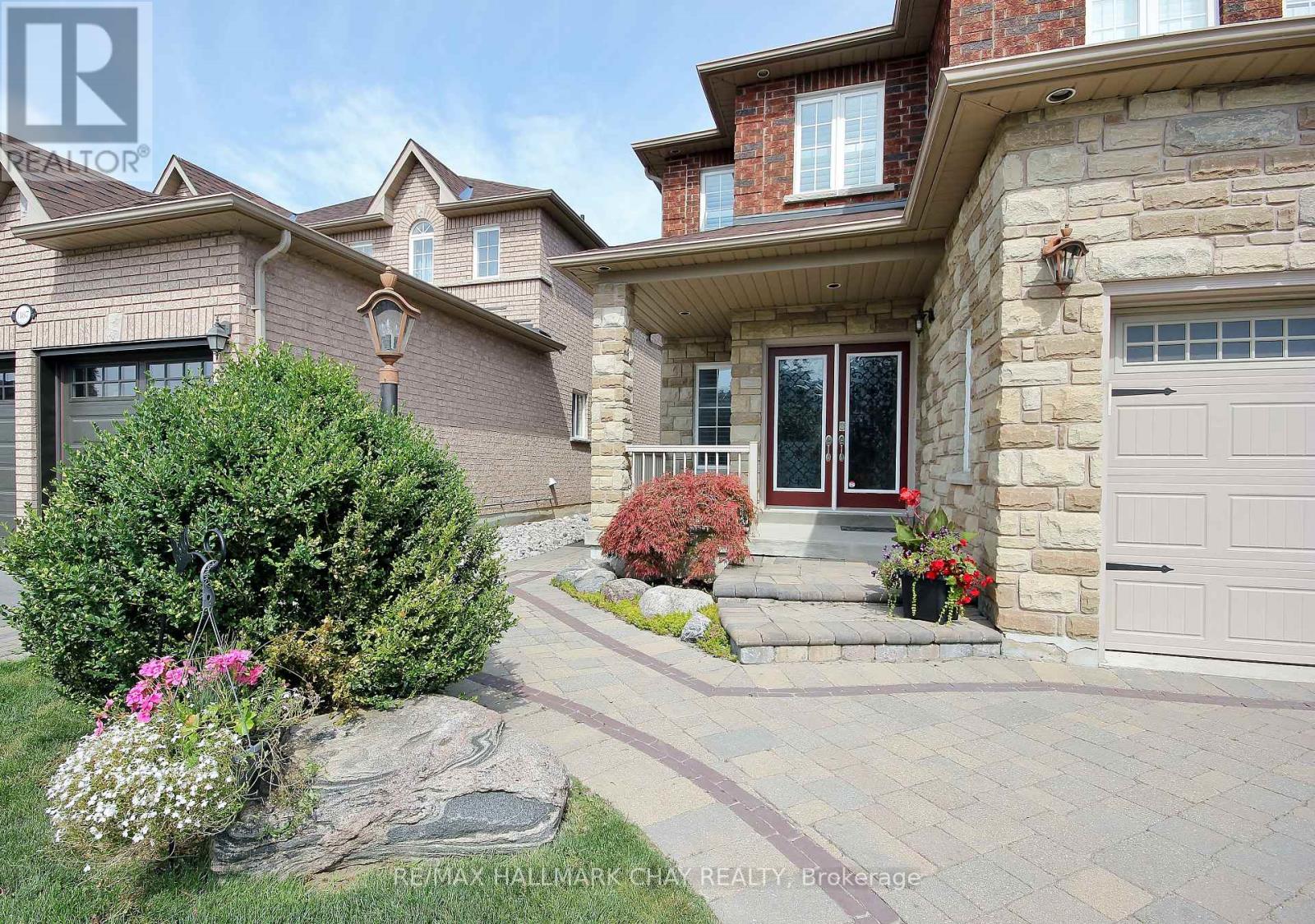 1185 Mitchell Court, Innisfil, Ontario  L9S 5A5 - Photo 3 - N12581946