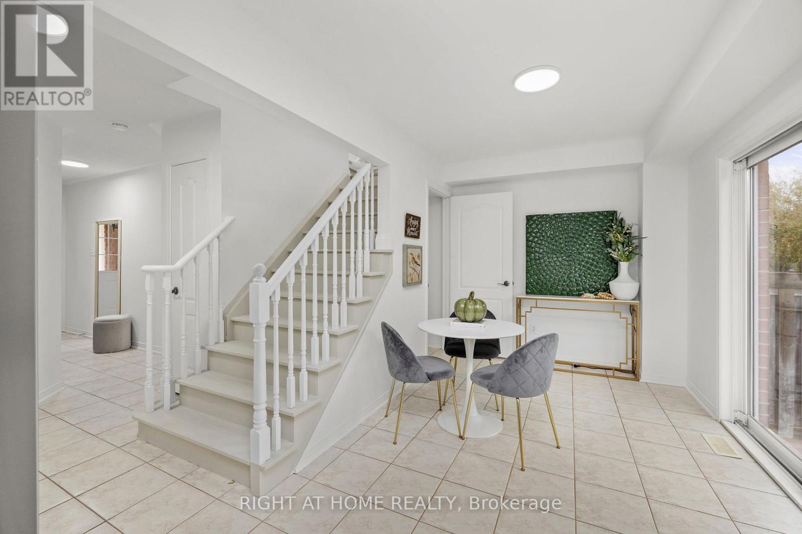 8 Diana Way, Barrie (Innis-Shore), Ontario  L4M 7H2 - Photo 11 - S12581872