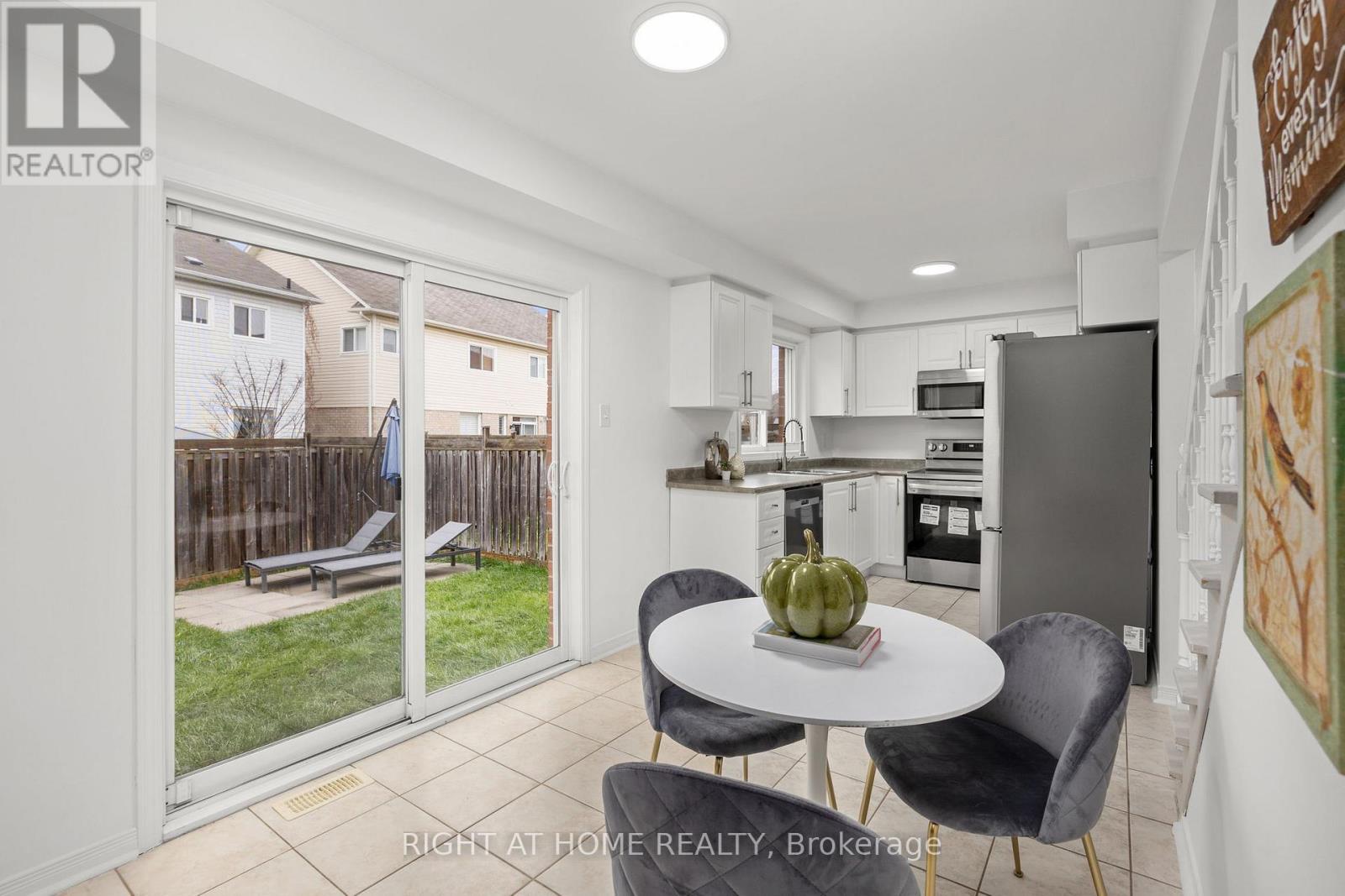 8 Diana Way, Barrie (Innis-Shore), Ontario  L4M 7H2 - Photo 12 - S12581872