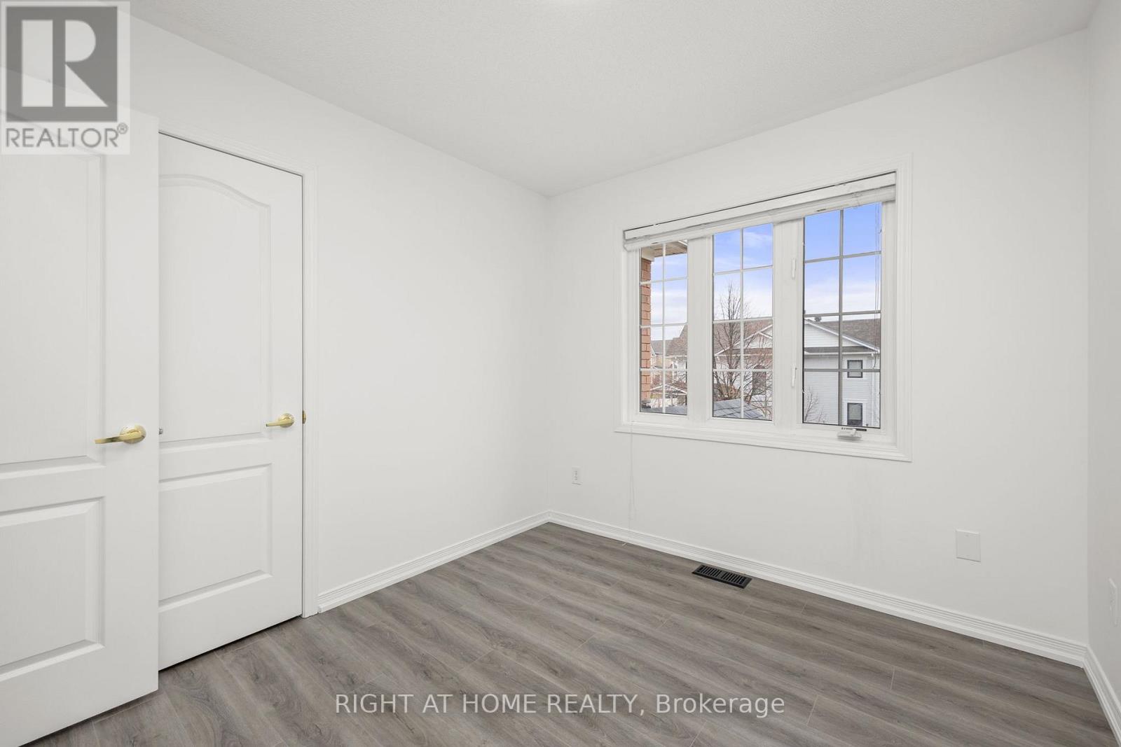 8 Diana Way, Barrie (Innis-Shore), Ontario  L4M 7H2 - Photo 15 - S12581872