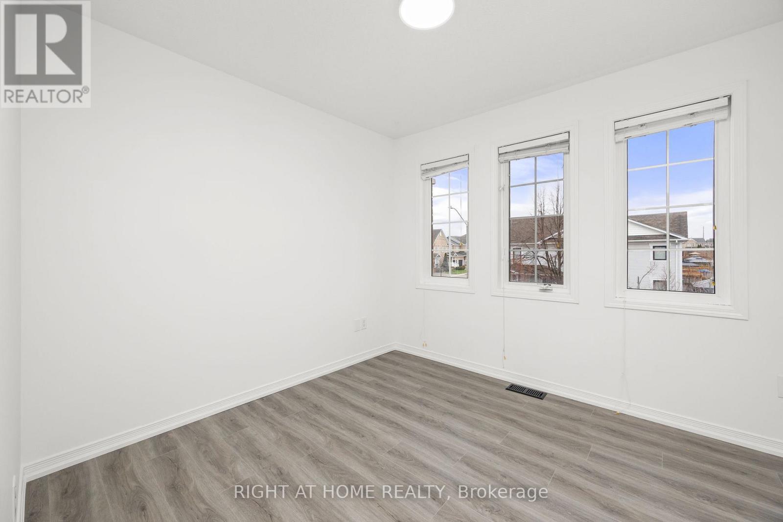 8 Diana Way, Barrie (Innis-Shore), Ontario  L4M 7H2 - Photo 17 - S12581872