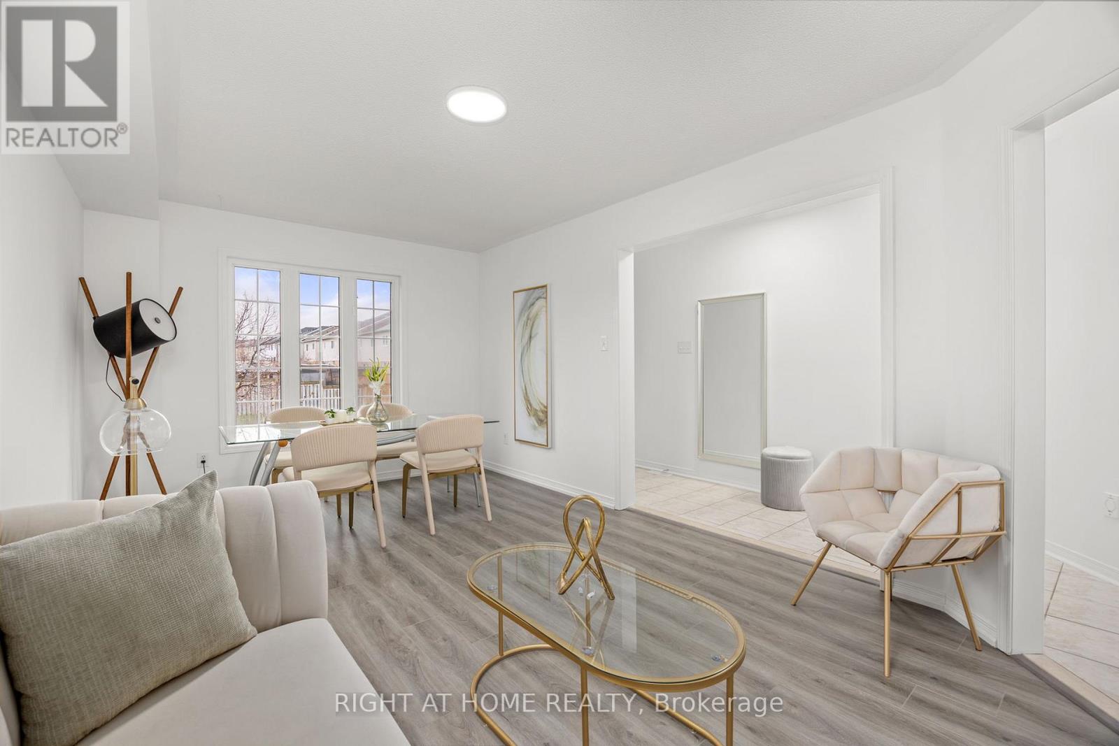 8 Diana Way, Barrie (Innis-Shore), Ontario  L4M 7H2 - Photo 4 - S12581872