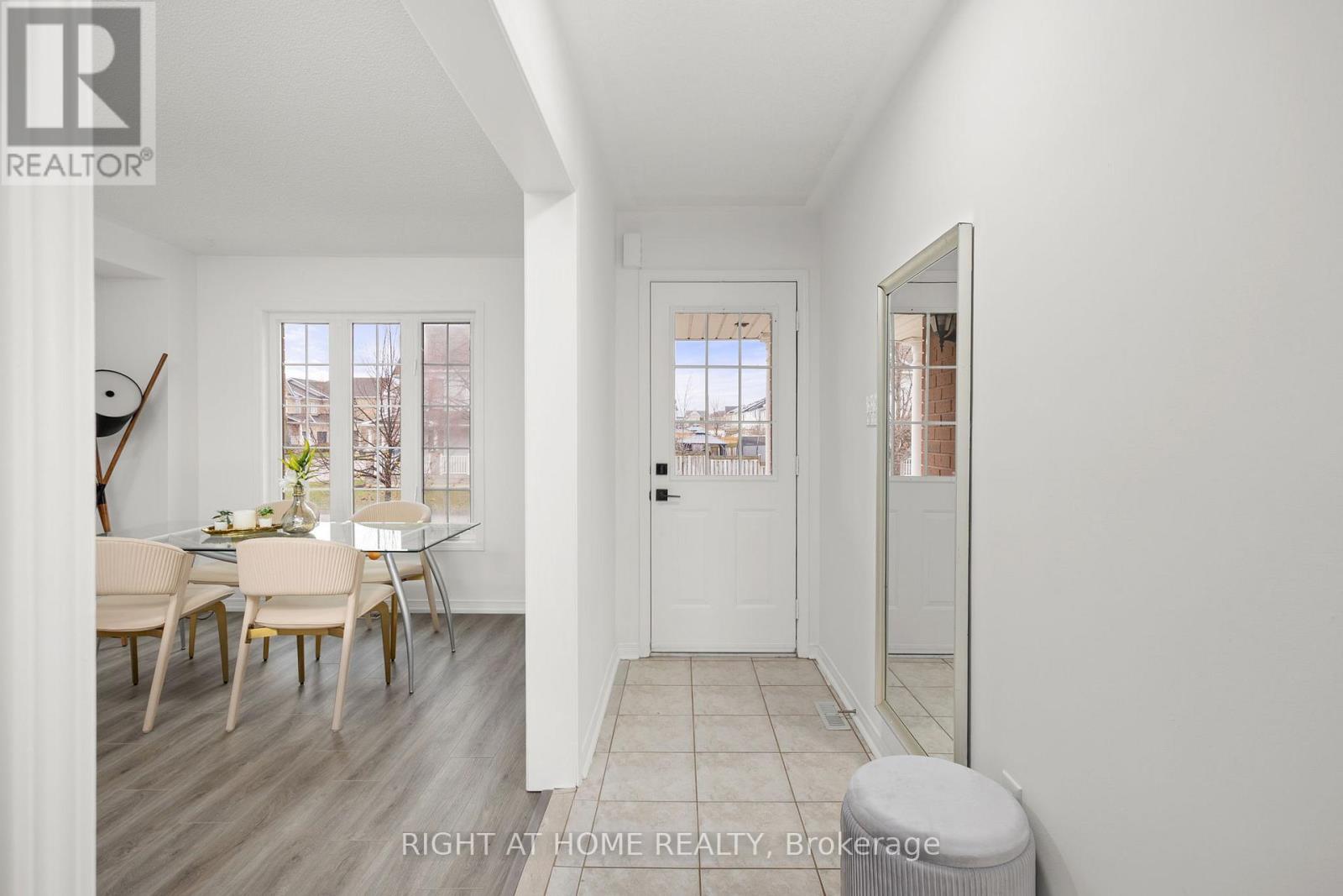 8 Diana Way, Barrie (Innis-Shore), Ontario  L4M 7H2 - Photo 7 - S12581872