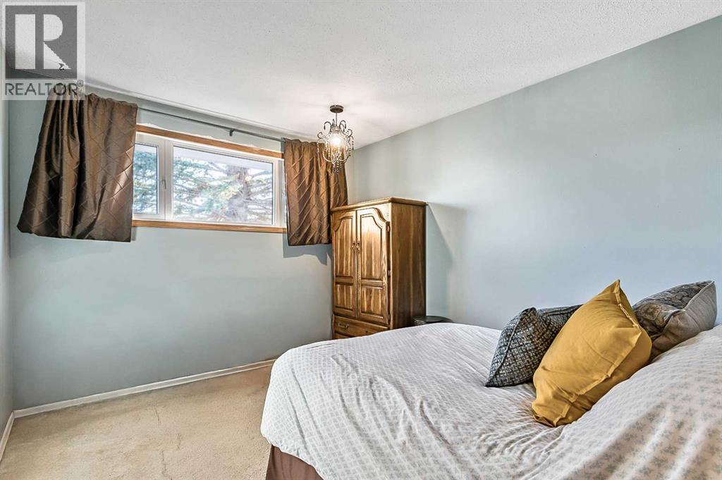 2628 Lionel Crescent Sw, Calgary, Alberta  T3E 6B1 - Photo 16 - A2229831