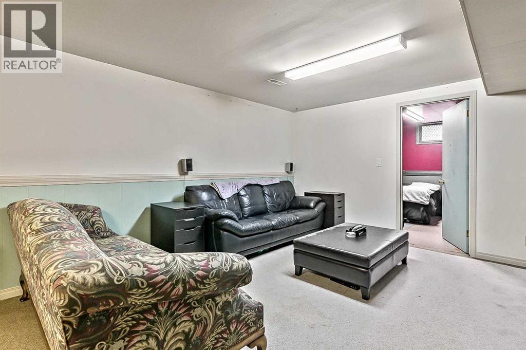 2628 Lionel Crescent Sw, Calgary, Alberta  T3E 6B1 - Photo 26 - A2229831