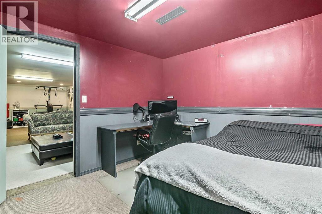 2628 Lionel Crescent Sw, Calgary, Alberta  T3E 6B1 - Photo 30 - A2229831