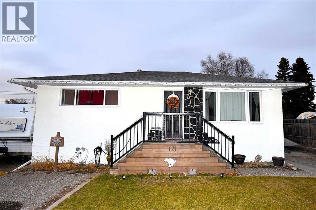 121 Chetamon Drive, Hinton, Alberta  T7V 1G1 - Photo 1 - A2269384