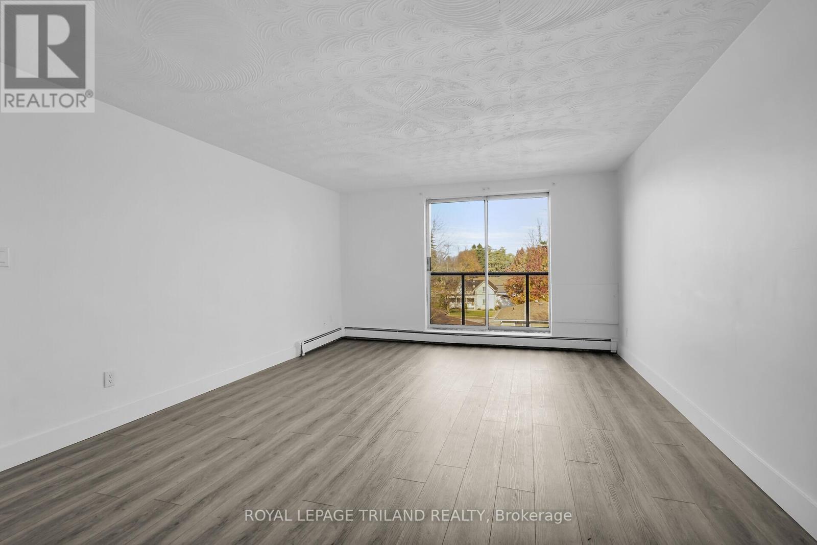 309 - 294 Saulsbury Street, Strathroy-Caradoc, Ontario N7G 2B2 - Photo 2 - X12582098