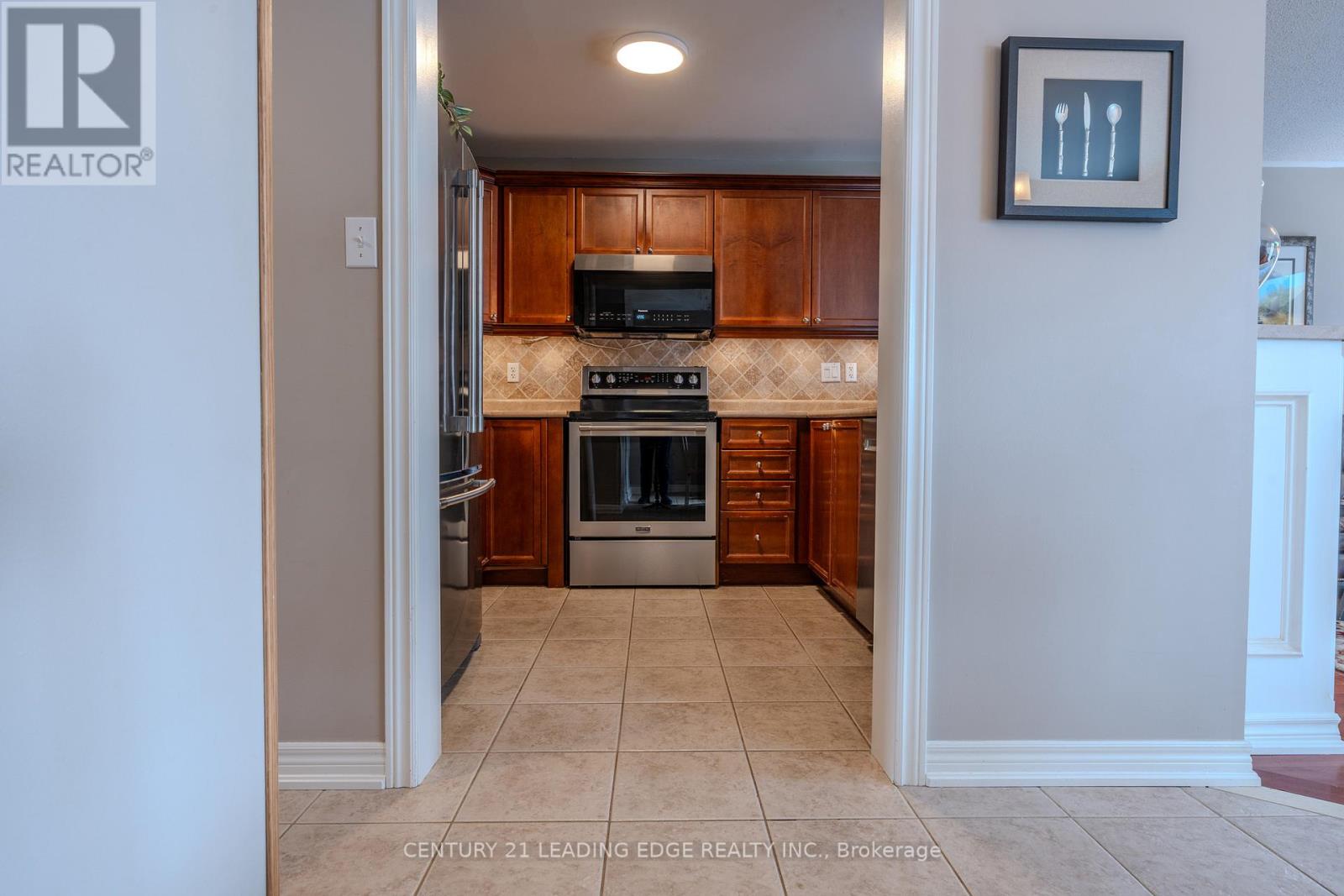 23 Northgrove Crescent, Whitby, Ontario  L1M 2M9 - Photo 7 - E12581950