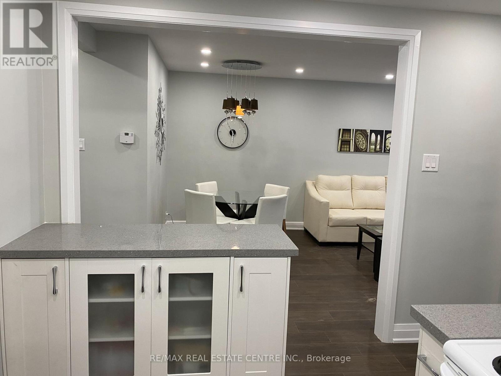 30 Pine Avenue N, Mississauga, Ontario  L5H 2P9 - Photo 11 - W12581894