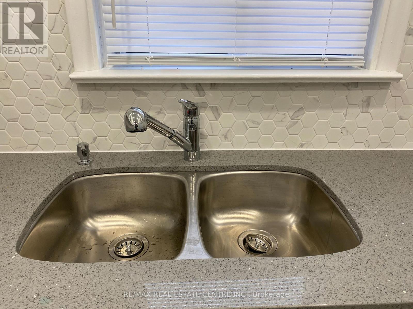 30 Pine Avenue N, Mississauga, Ontario  L5H 2P9 - Photo 13 - W12581894